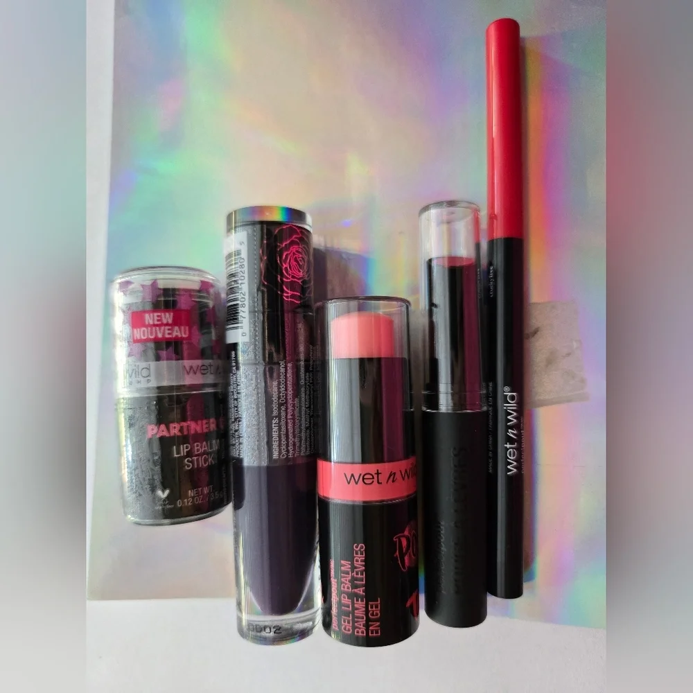 Wet n‎ Wild Red & Pink Lip Pout Kissable 5 Piece Set
